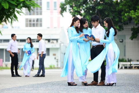ĐH Văn Hiến cam kết việc làm cho sinh viên - Ảnh 1. ĐH Văn Hiến cam kết việc làm cho sinh viên - Ảnh 1.
