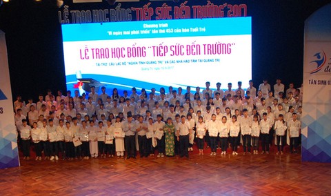 204 suất học bổng nghĩa tình cho tân sinh viên nghèo Quảng Trị - Ảnh 1. 204 suất học bổng nghĩa tình cho tân sinh viên nghèo Quảng Trị - Ảnh 1.
