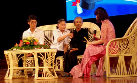204 suất học bổng nghĩa tình cho tân sinh viên nghèo Quảng Trị - Ảnh 2.