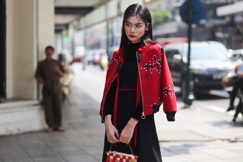 Thời trang đường phố độc lạ tại Vietnam International Fashion Week - Ảnh 13. Thời trang đường phố độc lạ tại Vietnam International Fashion Week - Ảnh 13.