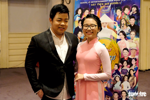 Quang Lê mời ca sĩ hát dạo trên phố vào Hát trên quê hương 5 - Ảnh 2. Quang Lê mời ca sĩ hát dạo trên phố vào Hát trên quê hương 5 - Ảnh 2.
