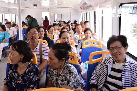 TP.HCM miễn phí buýt sông cho người già và trẻ em - Ảnh 1. TP.HCM miễn phí buýt sông cho người già và trẻ em - Ảnh 1.