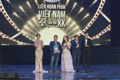 Đạo diễn Em chưa 18 muốn tặng Bông Sen Vàng cho Charlie Nguyễn - Ảnh 6. Đạo diễn Em chưa 18 muốn tặng Bông Sen Vàng cho Charlie Nguyễn - Ảnh 6.