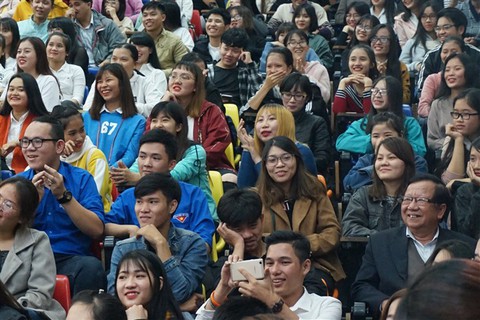 Đạo diễn Đặng Nhật Minh ‘trả nợ’ khán giả Đà Nẵng sau 30 năm - Ảnh 7. Đạo diễn Đặng Nhật Minh ‘trả nợ’ khán giả Đà Nẵng sau 30 năm - Ảnh 7.