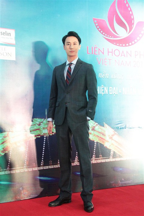 Liên hoan phim VN 2017: Khán giả dài cổ chờ ngắm nghệ sĩ - Ảnh 12. Liên hoan phim VN 2017: Khán giả dài cổ chờ ngắm nghệ sĩ - Ảnh 12.