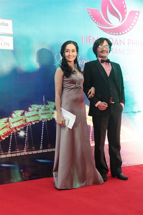 Liên hoan phim VN 2017: Khán giả dài cổ chờ ngắm nghệ sĩ - Ảnh 10. Liên hoan phim VN 2017: Khán giả dài cổ chờ ngắm nghệ sĩ - Ảnh 10.