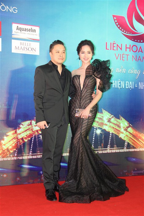 Liên hoan phim VN 2017: Khán giả dài cổ chờ ngắm nghệ sĩ - Ảnh 5. Liên hoan phim VN 2017: Khán giả dài cổ chờ ngắm nghệ sĩ - Ảnh 5.