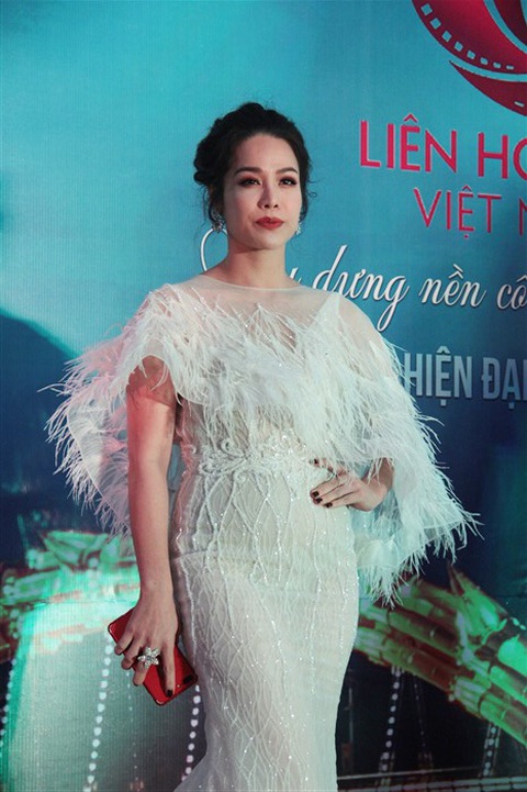 Liên hoan phim VN 2017: Khán giả dài cổ chờ ngắm nghệ sĩ - Ảnh 4. Liên hoan phim VN 2017: Khán giả dài cổ chờ ngắm nghệ sĩ - Ảnh 4.