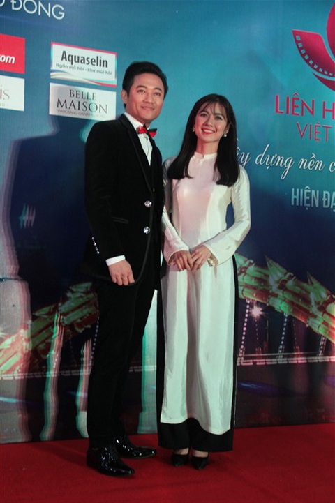 Liên hoan phim VN 2017: Khán giả dài cổ chờ ngắm nghệ sĩ - Ảnh 2. Liên hoan phim VN 2017: Khán giả dài cổ chờ ngắm nghệ sĩ - Ảnh 2.