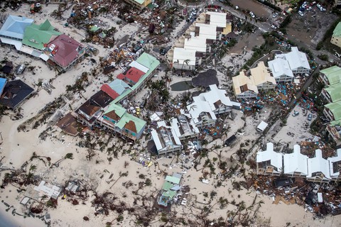 Nhiều nơi chỉ còn đống đổ nát vì bão Irma - Ảnh 5. Nhiều nơi chỉ còn đống đổ nát vì bão Irma - Ảnh 5.