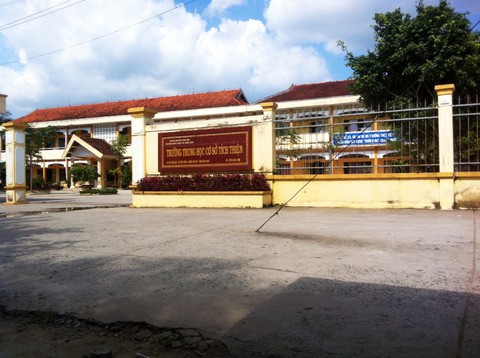 Trường ém tiền hỗ trợ học sinh nghèo để mua quà biếu cấp trên - Ảnh 1. Trường ém tiền hỗ trợ học sinh nghèo để mua quà biếu cấp trên - Ảnh 1.