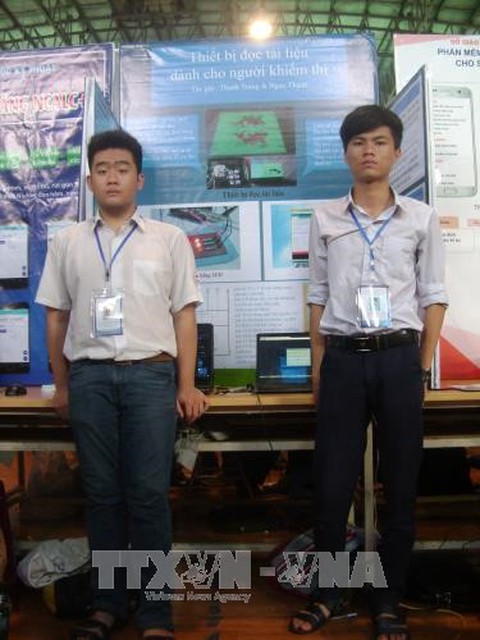 Hai học sinh sáng tạo máy đọc tài liệu dành cho người khiếm thị - Ảnh 1. Hai học sinh sáng tạo máy đọc tài liệu dành cho người khiếm thị - Ảnh 1.