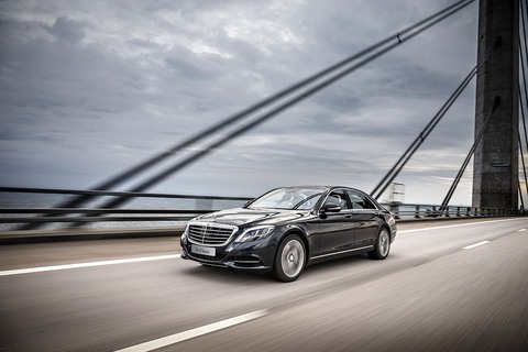 Bàn giao 25 xe Mercedes S-Class cho đội lễ tân nhà nước - Ảnh 2. Bàn giao 25 xe Mercedes S-Class cho đội lễ tân nhà nước - Ảnh 2.
