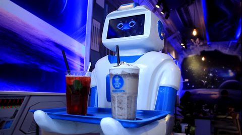 Nàng robot Made in Vietnam phục vụ trong quán cà phê - Ảnh 6. Nàng robot Made in Vietnam phục vụ trong quán cà phê - Ảnh 6.