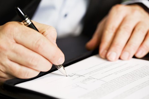 Ký hợp đồng giáo dục, trường tư - phụ huynh có bình đẳng? - Ảnh 1. Ký hợp đồng giáo dục, trường tư - phụ huynh có bình đẳng? - Ảnh 1.