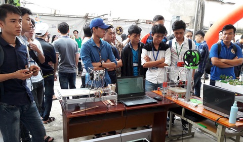 Hội sách ngay đầu năm học, sinh viên tha hồ lựa chọn - Ảnh 3. Hội sách ngay đầu năm học, sinh viên tha hồ lựa chọn - Ảnh 3.