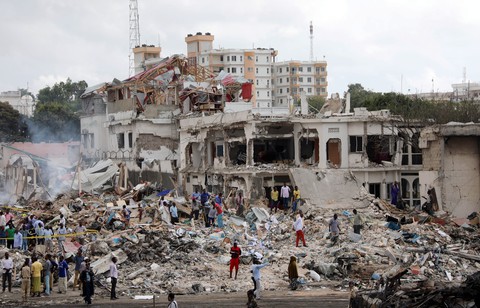 Số người chết trong vụ đánh bom tại Somalia đã tăng lên 276 người - Ảnh 3. Số người chết trong vụ đánh bom tại Somalia đã tăng lên 276 người - Ảnh 3.
