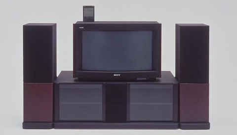 Tivi Sony Trinitron 1990, phim Fujicolor đi vào bảo tàng - Ảnh 1. Tivi Sony Trinitron 1990, phim Fujicolor đi vào bảo tàng - Ảnh 1.