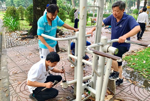 Hết độc quyền chăm sóc cây xanh - Ảnh 1. Hết độc quyền chăm sóc cây xanh - Ảnh 1.