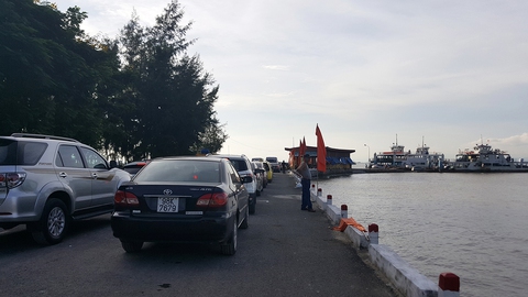 Bến phà tại Cát Hải quá tải sau khi thông cầu vượt biển - Ảnh 1. Bến phà tại Cát Hải quá tải sau khi thông cầu vượt biển - Ảnh 1.