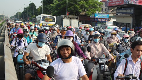 Xe tải nát bấy sau vụ va chạm với tàu hỏa - Ảnh 6. Xe tải nát bấy sau vụ va chạm với tàu hỏa - Ảnh 6.
