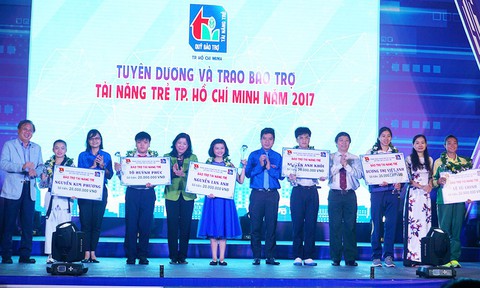Vinh danh 10 gương mặt Tài năng trẻ TP.HCM - Ảnh 1. Vinh danh 10 gương mặt Tài năng trẻ TP.HCM - Ảnh 1.