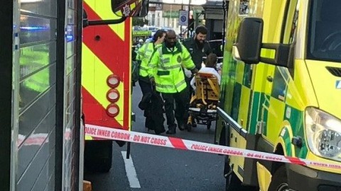 IS nhận trách nhiệm vụ tấn công tàu điện ngầm London - Ảnh 1. IS nhận trách nhiệm vụ tấn công tàu điện ngầm London - Ảnh 1.