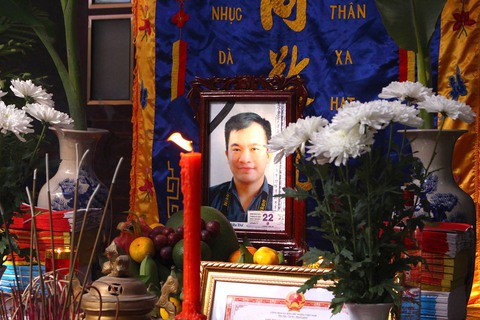 Nghẹn ngào trước giây phút tiễn biệt phóng viên trẻ Đinh Hữu Dư - Ảnh 1. Nghẹn ngào trước giây phút tiễn biệt phóng viên trẻ Đinh Hữu Dư - Ảnh 1.