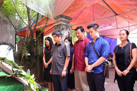 Nghẹn ngào trước giây phút tiễn biệt phóng viên trẻ Đinh Hữu Dư - Ảnh 4. Nghẹn ngào trước giây phút tiễn biệt phóng viên trẻ Đinh Hữu Dư - Ảnh 4.