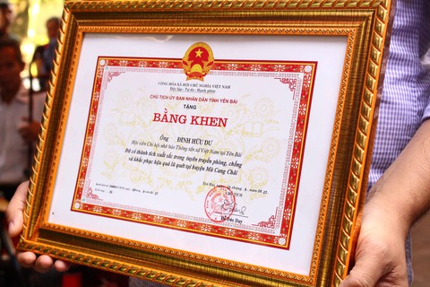 Nghẹn ngào trước giây phút tiễn biệt phóng viên trẻ Đinh Hữu Dư - Ảnh 5. Nghẹn ngào trước giây phút tiễn biệt phóng viên trẻ Đinh Hữu Dư - Ảnh 5.