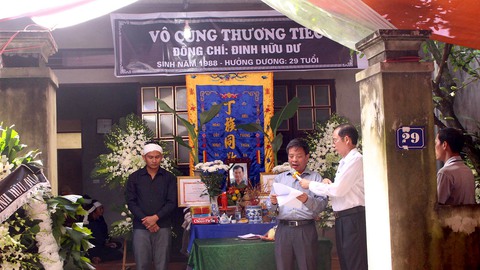 Truy tặng bằng khen cho phóng viên Đinh Hữu Dư - Ảnh 1. Truy tặng bằng khen cho phóng viên Đinh Hữu Dư - Ảnh 1.