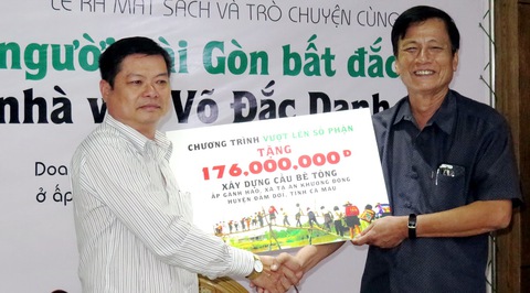 Người Sài Gòn bất đắc dĩ bán hơn 1.000 bản ngày ra mắt - Ảnh 1. Người Sài Gòn bất đắc dĩ bán hơn 1.000 bản ngày ra mắt - Ảnh 1.