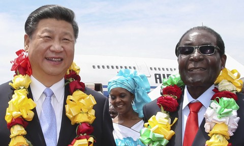 Tổng thống Zimbabwe bỏ ngai vàng, Trung Quốc hốt bạc - Ảnh 1. Tổng thống Zimbabwe bỏ ngai vàng, Trung Quốc hốt bạc - Ảnh 1.