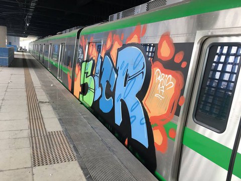 Tàu đường sắt Cát Linh - Hà Đông bị đột nhập vẽ Graffiti - Ảnh 2. Tàu đường sắt Cát Linh - Hà Đông bị đột nhập vẽ Graffiti - Ảnh 2.