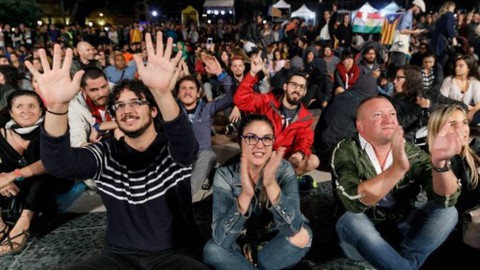 Thủ hiến Catalonia tuyên bố 90% cử tri muốn tách khỏi Tây Ban Nha - Ảnh 1. Thủ hiến Catalonia tuyên bố 90% cử tri muốn tách khỏi Tây Ban Nha - Ảnh 1.
