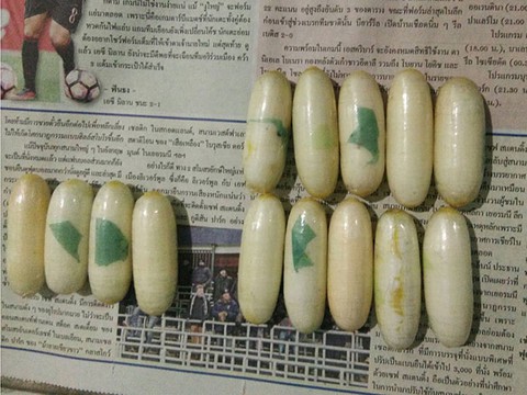 Bắt giữ nghi can nuốt hơn 1 kg cocaine trong dạ dày - Ảnh 1. Bắt giữ nghi can nuốt hơn 1 kg cocaine trong dạ dày - Ảnh 1.