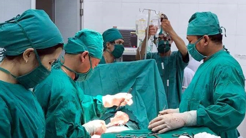 Khen thưởng trung tâm y tế cứu sản phụ vỡ thai ngoài tử cung - Ảnh 1. Khen thưởng trung tâm y tế cứu sản phụ vỡ thai ngoài tử cung - Ảnh 1.