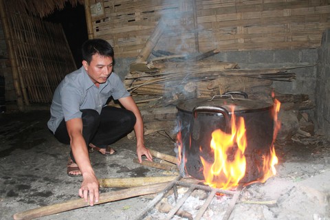 Nồi cháo sáng của thầy trò vùng cao biên giới - Ảnh 4. Nồi cháo sáng của thầy trò vùng cao biên giới - Ảnh 4.
