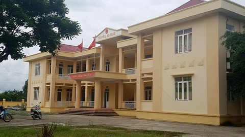 Cài tên vợ lãnh đạo xã vào sổ hộ nghèo để hưởng chính sách - Ảnh 1. Cài tên vợ lãnh đạo xã vào sổ hộ nghèo để hưởng chính sách - Ảnh 1.
