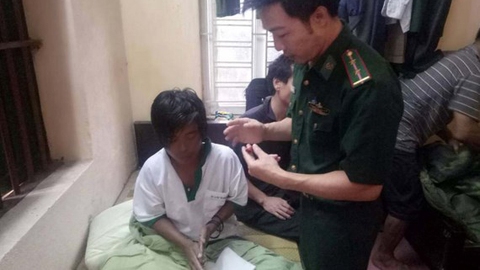 Cứu sống hai ngư dân Kiên Giang trôi dạt trên biển Thanh Hóa - Ảnh 1. Cứu sống hai ngư dân Kiên Giang trôi dạt trên biển Thanh Hóa - Ảnh 1.