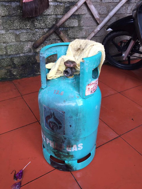 Nổ bình gas, ba người trong gia đình bỏng nặng - Ảnh 2. Nổ bình gas, ba người trong gia đình bỏng nặng - Ảnh 2.