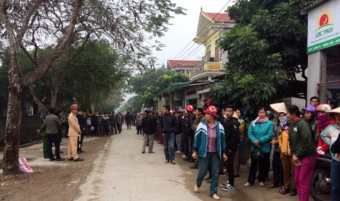 Người chồng sát hại vợ và 2 con gái đã tự sát bất thành - Ảnh 2. Người chồng sát hại vợ và 2 con gái đã tự sát bất thành - Ảnh 2.