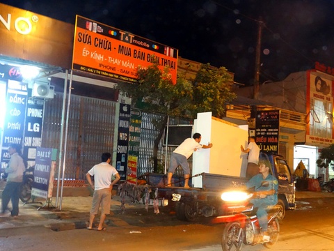 Lo vỡ đê sông Bưởi, hơn 13.000 dân sơ tán tránh lũ - Ảnh 1. Lo vỡ đê sông Bưởi, hơn 13.000 dân sơ tán tránh lũ - Ảnh 1.