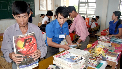 Trẻ miền quê khát sách: Thiếu sách, nghèo cả tương lai - Ảnh 1. Trẻ miền quê khát sách: Thiếu sách, nghèo cả tương lai - Ảnh 1.
