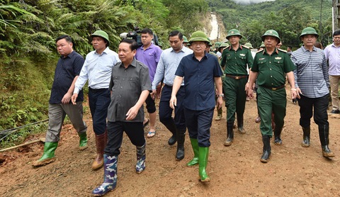 Tìm được 9 thi thể trong số 18 người bị vùi lấp tại Hòa Bình - Ảnh 4. Tìm được 9 thi thể trong số 18 người bị vùi lấp tại Hòa Bình - Ảnh 4.