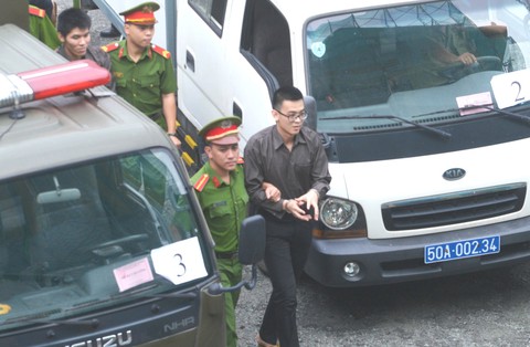 Nhóm đánh bom sân bay Tân Sơn Nhất lãnh án nặng - Ảnh 2. Nhóm đánh bom sân bay Tân Sơn Nhất lãnh án nặng - Ảnh 2.