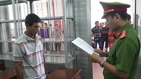Bắt nghi can giết nữ sinh, chôn xác trong vườn - Ảnh 1. Bắt nghi can giết nữ sinh, chôn xác trong vườn - Ảnh 1.