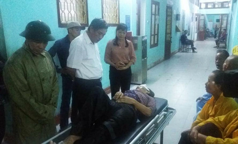 Lốc xoáy, 4 người bị thương, nhiều nhà sập tốc mái tại Thái Bình - Ảnh 7. Lốc xoáy, 4 người bị thương, nhiều nhà sập tốc mái tại Thái Bình - Ảnh 7.