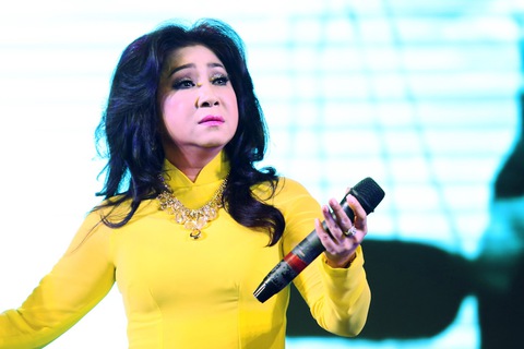 Thoại Mỹ: người bạn thân thiết là thuốc và chai nước biển - Ảnh 8. Thoại Mỹ: người bạn thân thiết là thuốc và chai nước biển - Ảnh 8.
