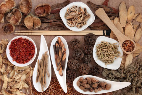 Món ăn trị một số chứng bệnh 'khó nói' ở quý ông- Ảnh 2. Sử dụng các bài thuốc dân gian trị chứng bệnh